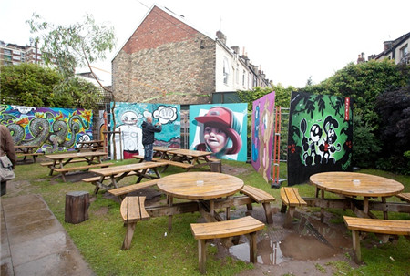 欧洲最大街头艺术节展示城市色彩