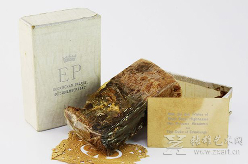 英国女王伊丽莎白二世与菲利普亲王结婚庆典上的蛋糕拍卖